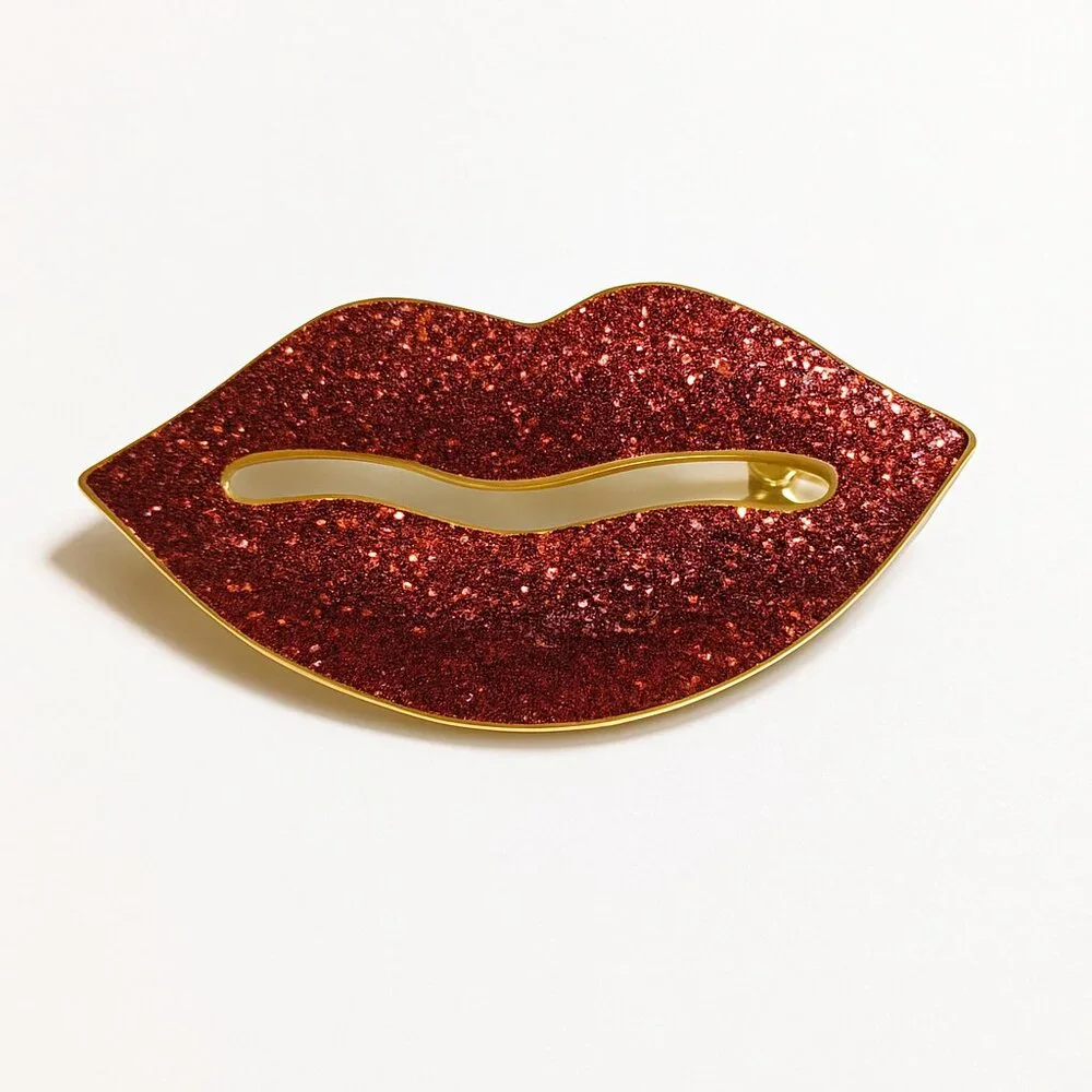 Sparkly Red Lips Brooch‎ Pin – Glitter Enamel Gold Tone Statement Jewelry